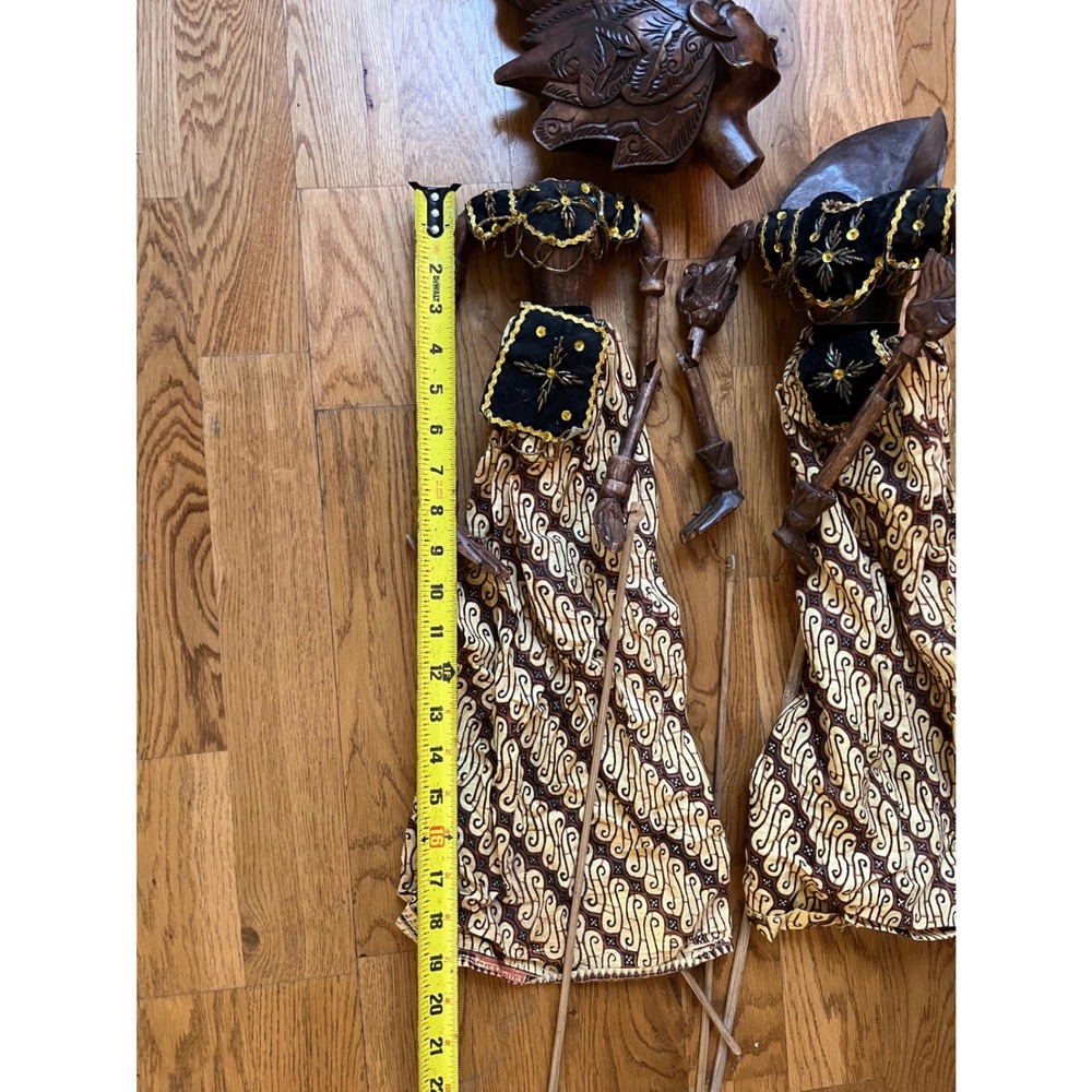 2 Vintage Indonesian Wayang Golek Rod Puppets Hand Carved Wood Batik 1 head! - Picture 4 of 4